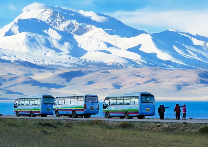 西藏旅遊車